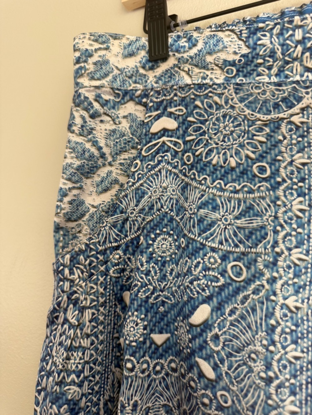 Johnny Was Silk Blend Wide Leg Pants Blue Paisley Boho NWT Size L - Picture 10 of 12
